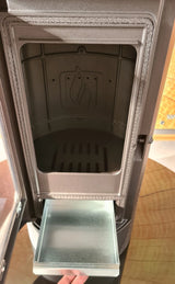 Designerski kominek żeliwny Plamen Tara – niezależny od powietrza w pomieszczeniu