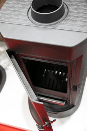 Moderner Gusskaminofen, raumluftunabhängig für effiziente und sichere Wärme in Ihrem Zuhause