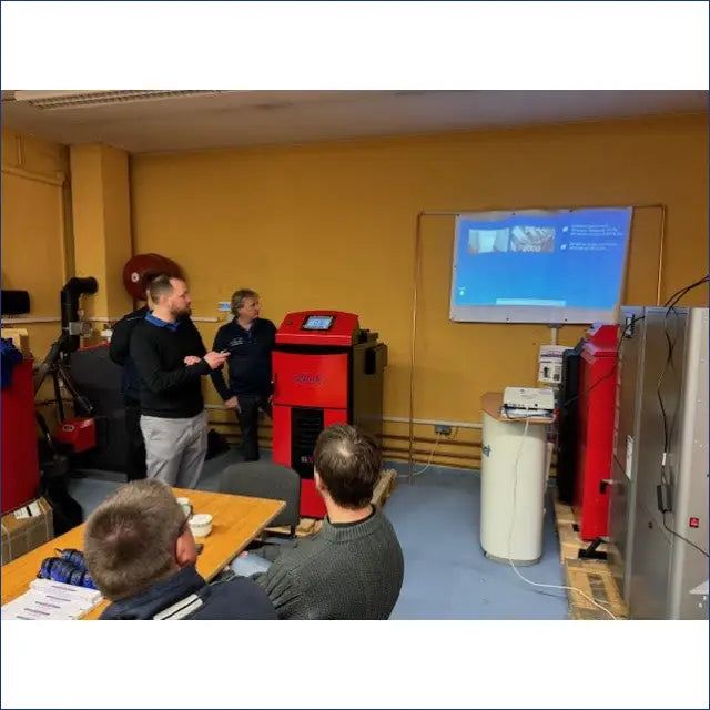 Indoor-Trainingseinheit mit Attack SLX Kombikessel 20 kW für Holz und Pellets