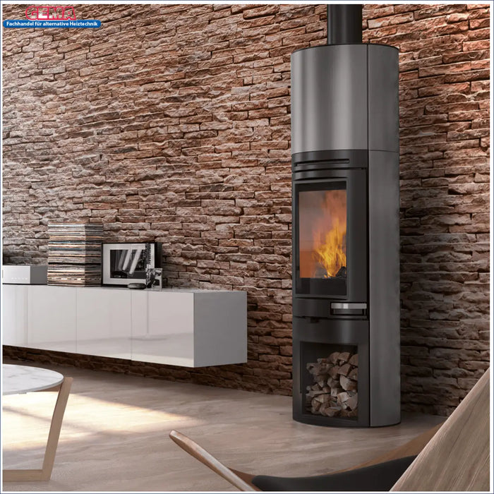Stylish Edilkamin Tally S Evo 9,1 kW 🔥 in modern living room with stone wall and sleek furniture.