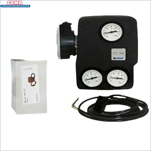 Schwarze Steuerbox mit Anzeigen und elektrischem Kabel für Rücklauftemperaturanhebung ESBE LTC361
